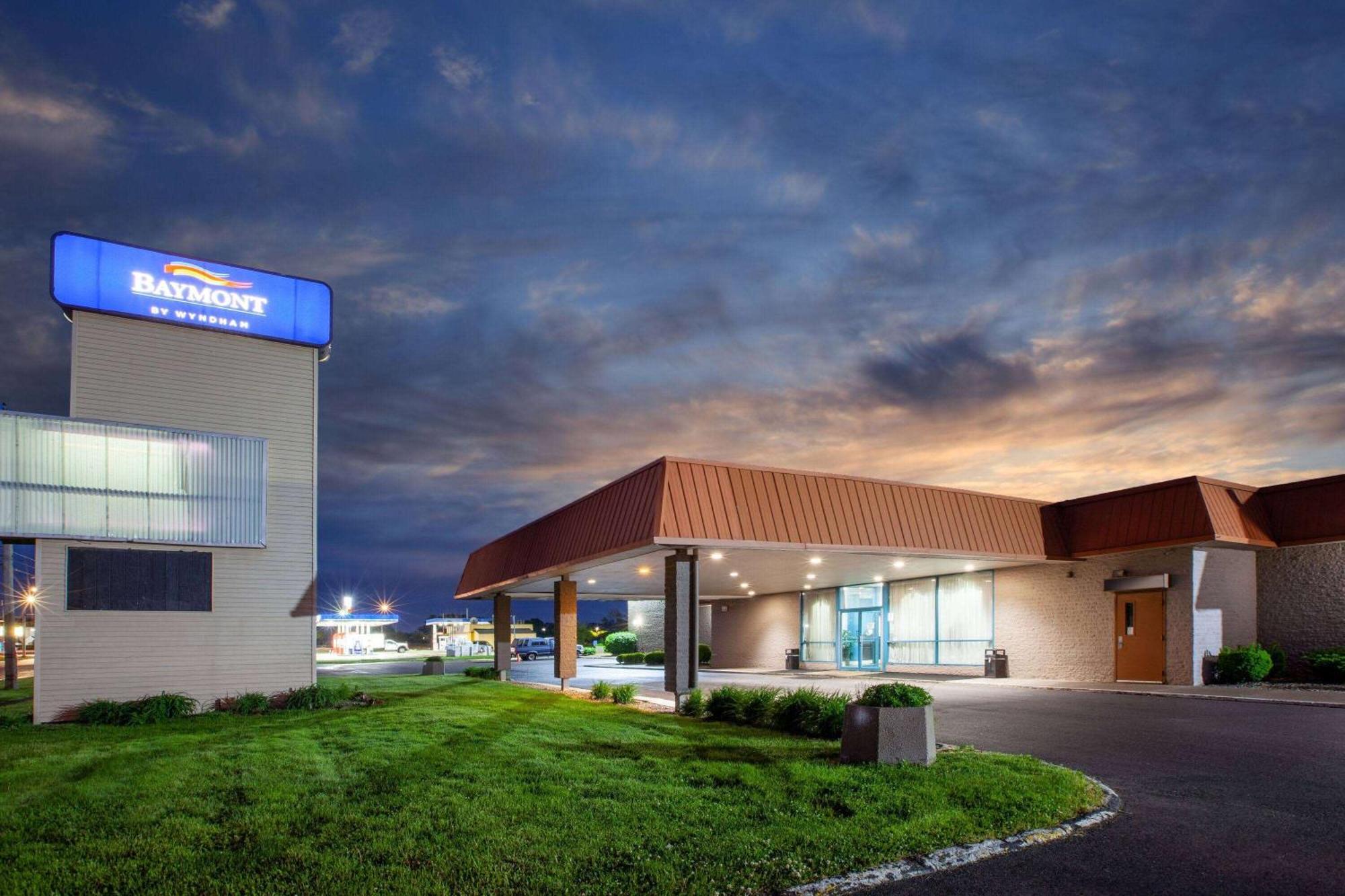 Baymont By Wyndham Northwood Motel Exterior foto